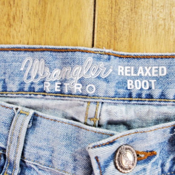Wrangler Retro Relaxed Bootcut Jeans Mens 34x32 Light Wash Blue Denim WRT20CR - Picture 3 of 8